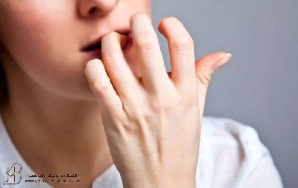تاثیر جویدن ناخن روی سلامت دندان
