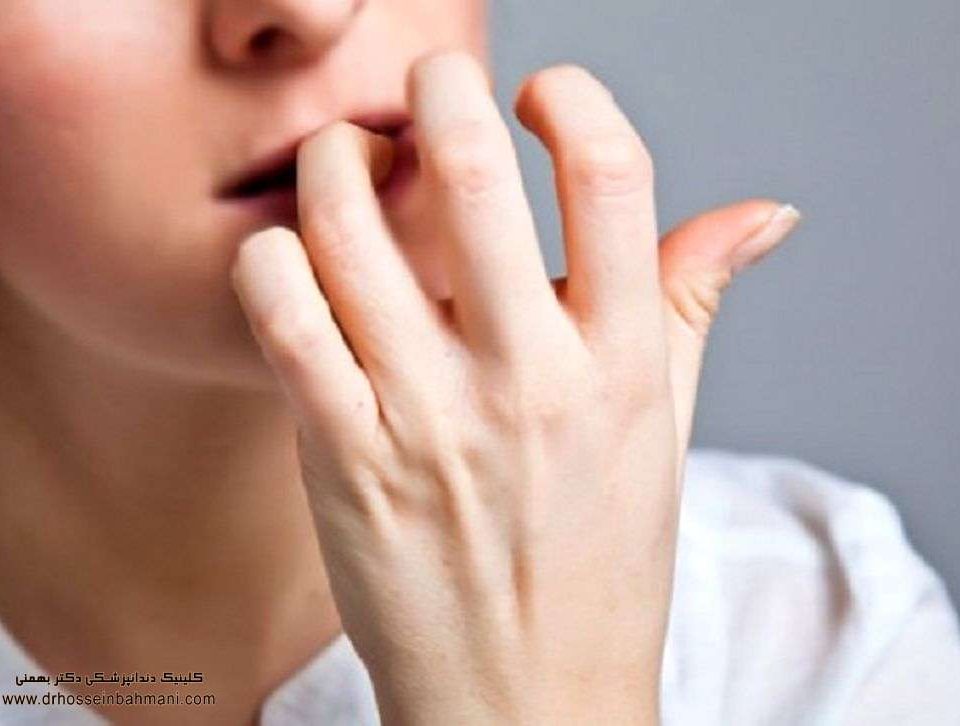 تاثیر جویدن ناخن روی سلامت دندان